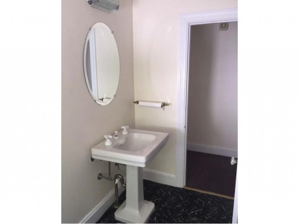 466 Hanover Street Manchester, NH 03104 - Photo 12 of 25 Gallery Image 12