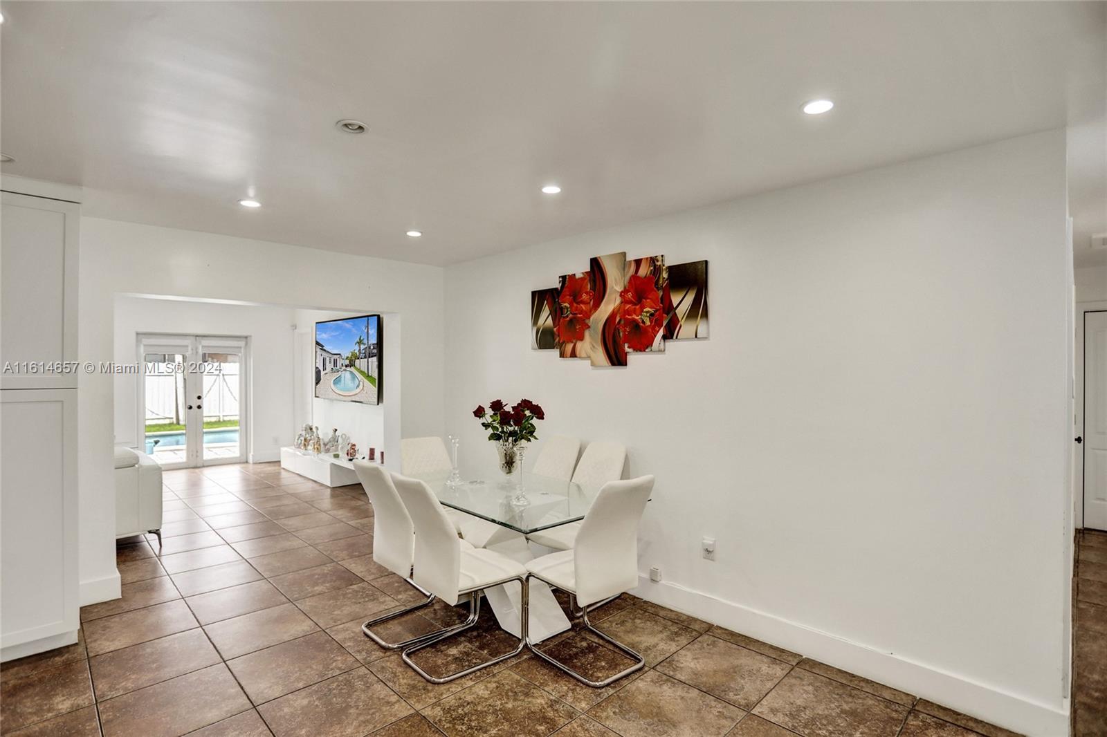 2761 Southwest 92nd Place Miami, FL 33165 - Photo 15 of 60