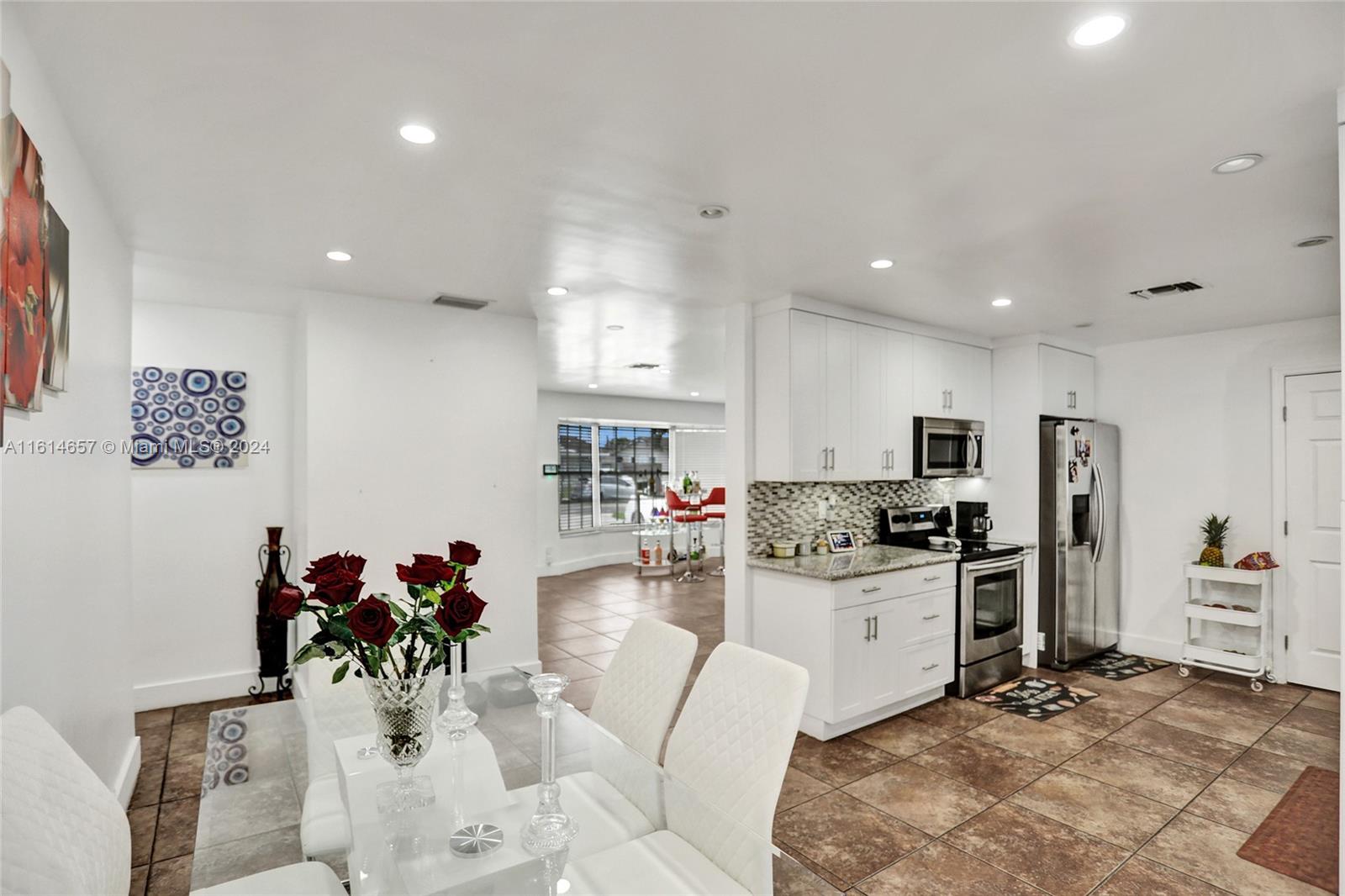 2761 Southwest 92nd Place Miami, FL 33165 - Photo 16 of 60