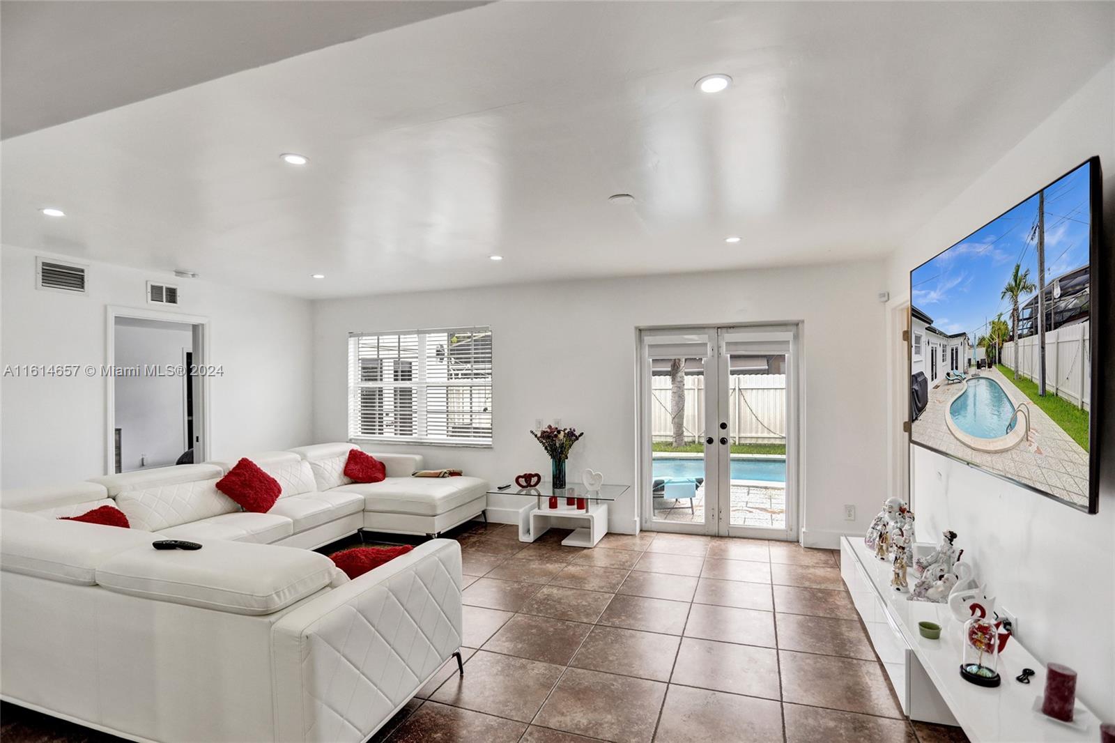 2761 Southwest 92nd Place Miami, FL 33165 - Photo 18 of 60