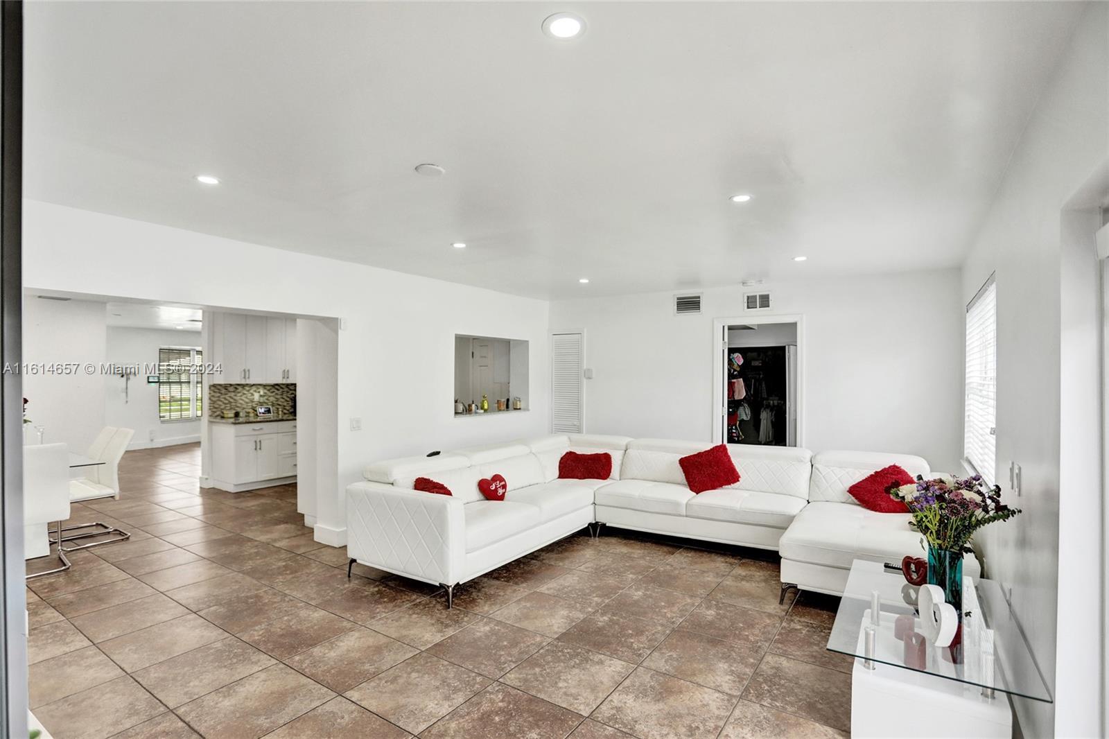 2761 Southwest 92nd Place Miami, FL 33165 - Photo 19 of 60