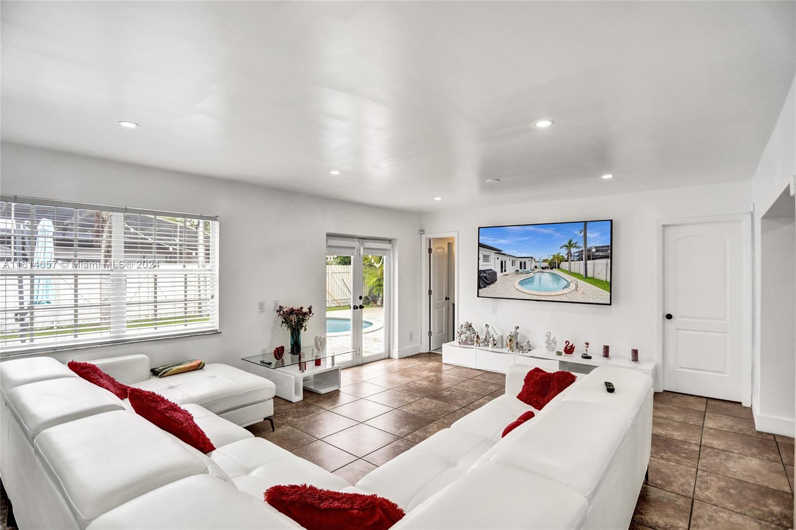 2761 Southwest 92nd Place Miami, FL 33165 - Photo 22 of 60