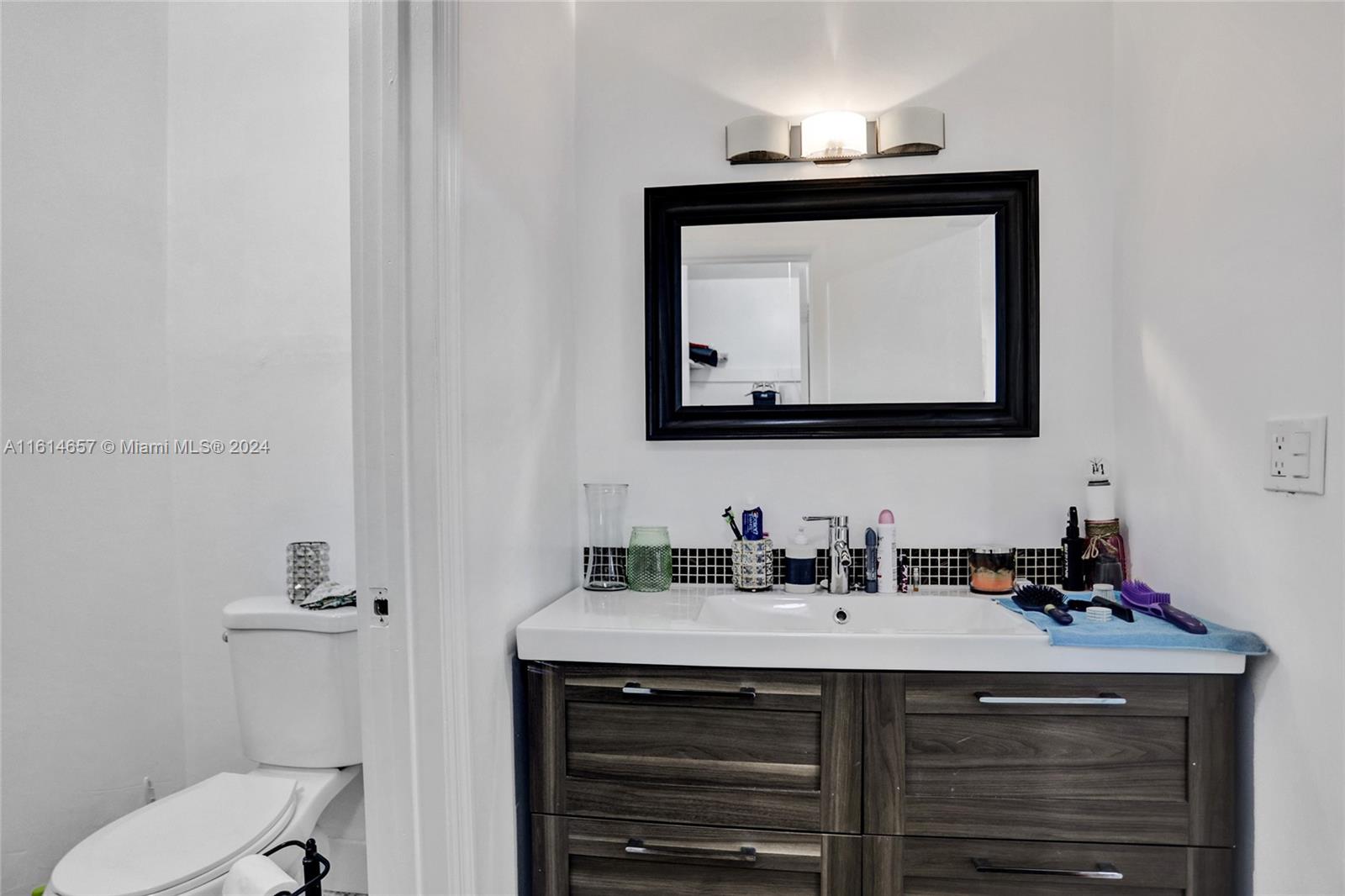 2761 Southwest 92nd Place Miami, FL 33165 - Photo 27 of 60