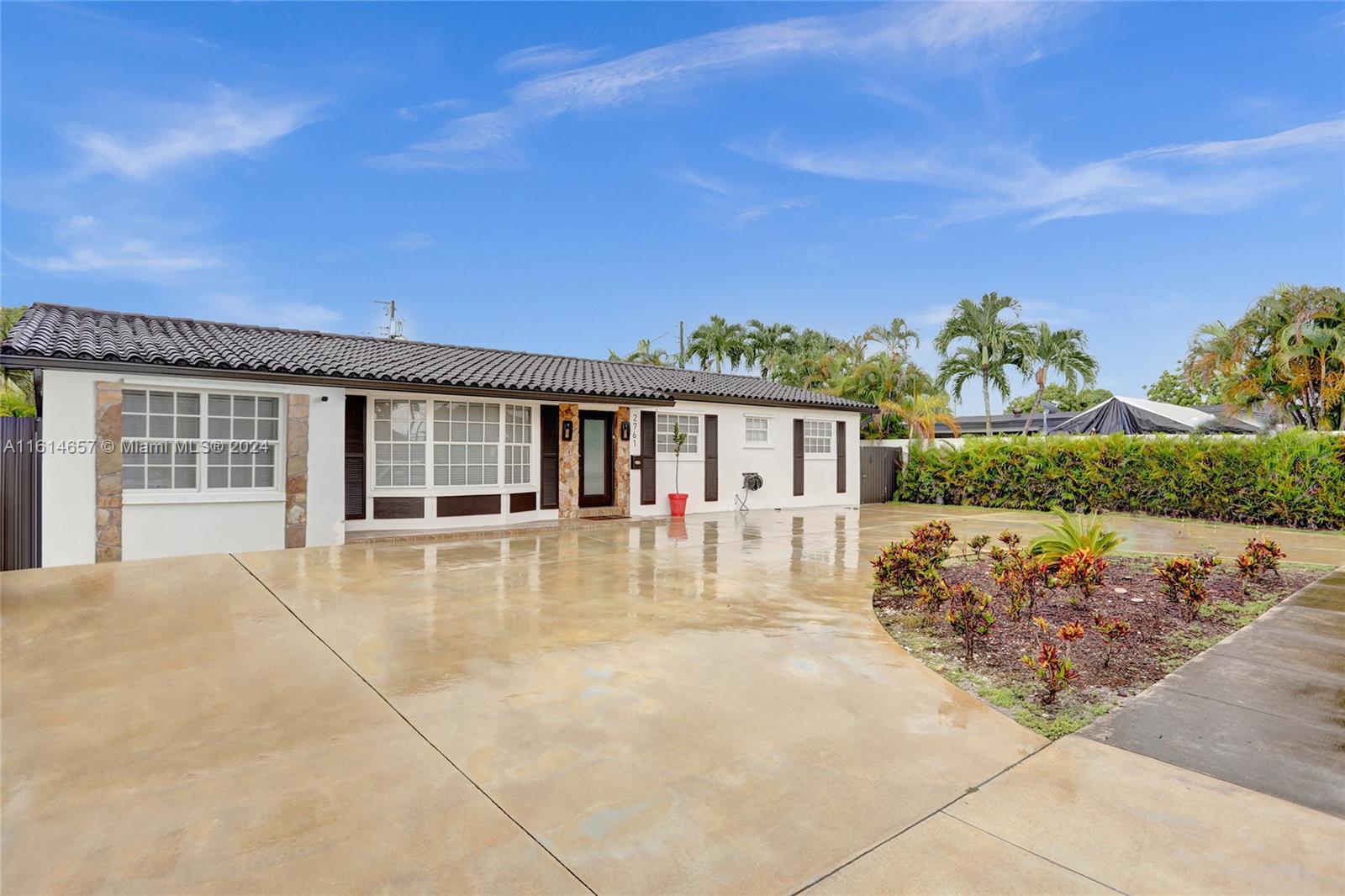 2761 Southwest 92nd Place Miami, FL 33165 - Photo 3 of 60