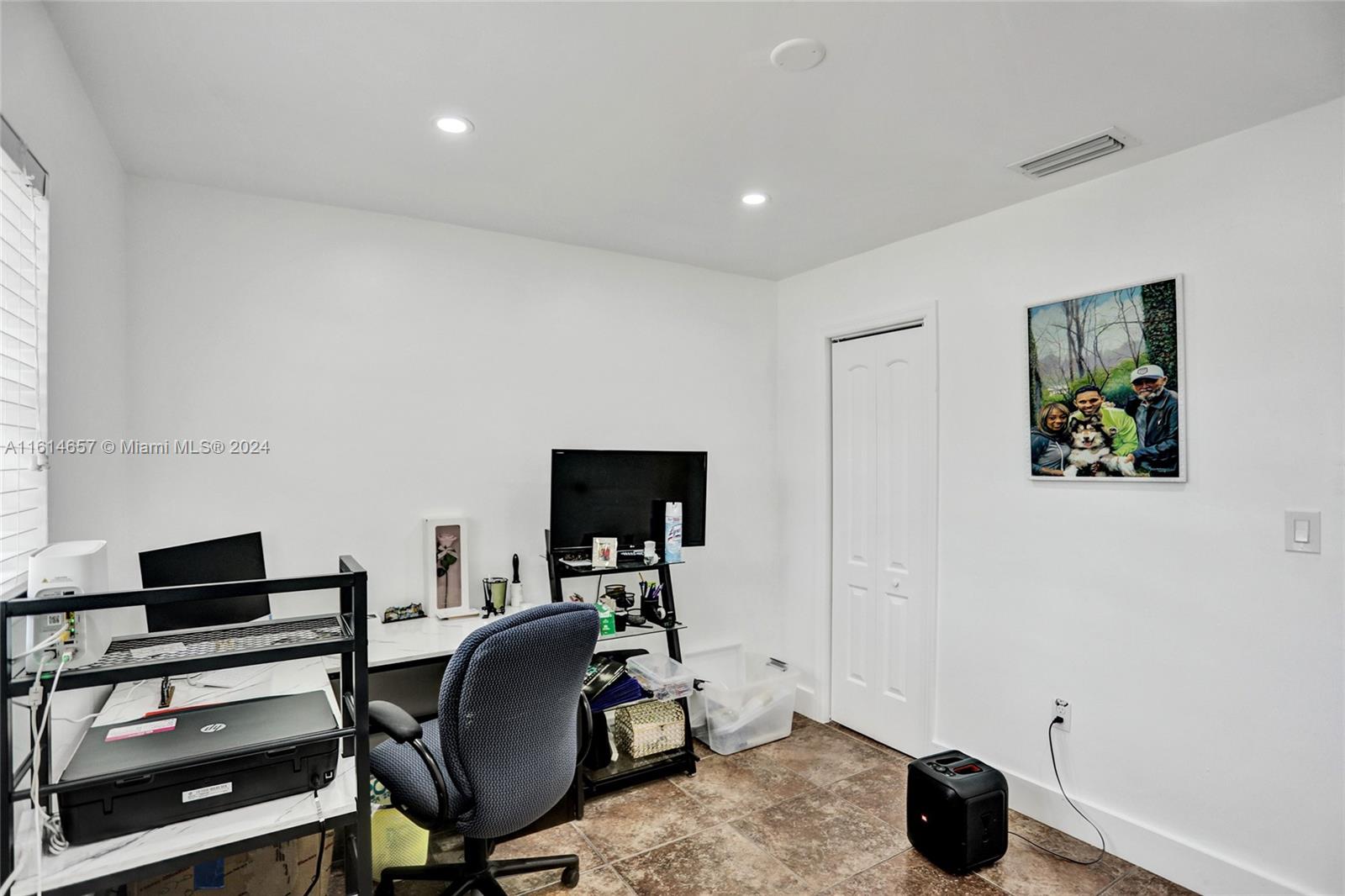 2761 Southwest 92nd Place Miami, FL 33165 - Photo 38 of 60