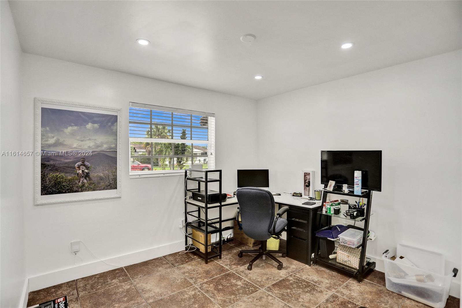 2761 Southwest 92nd Place Miami, FL 33165 - Photo 39 of 60