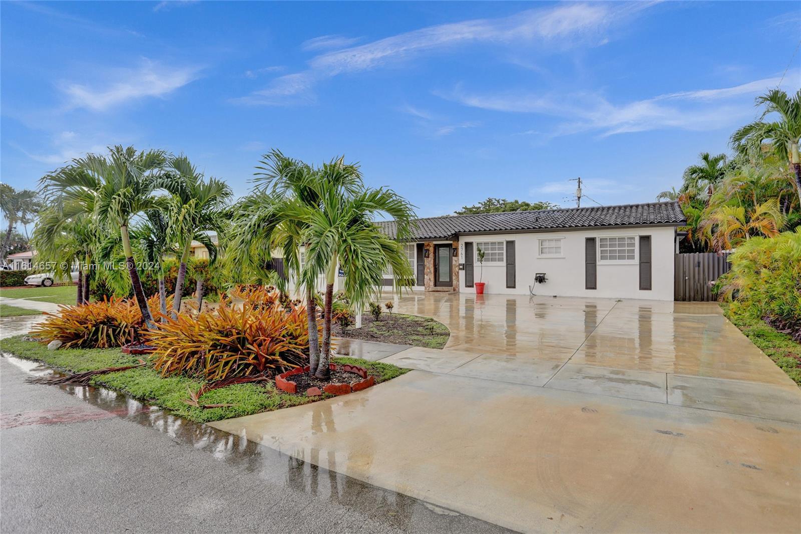 2761 Southwest 92nd Place Miami, FL 33165 - Photo 4 of 60