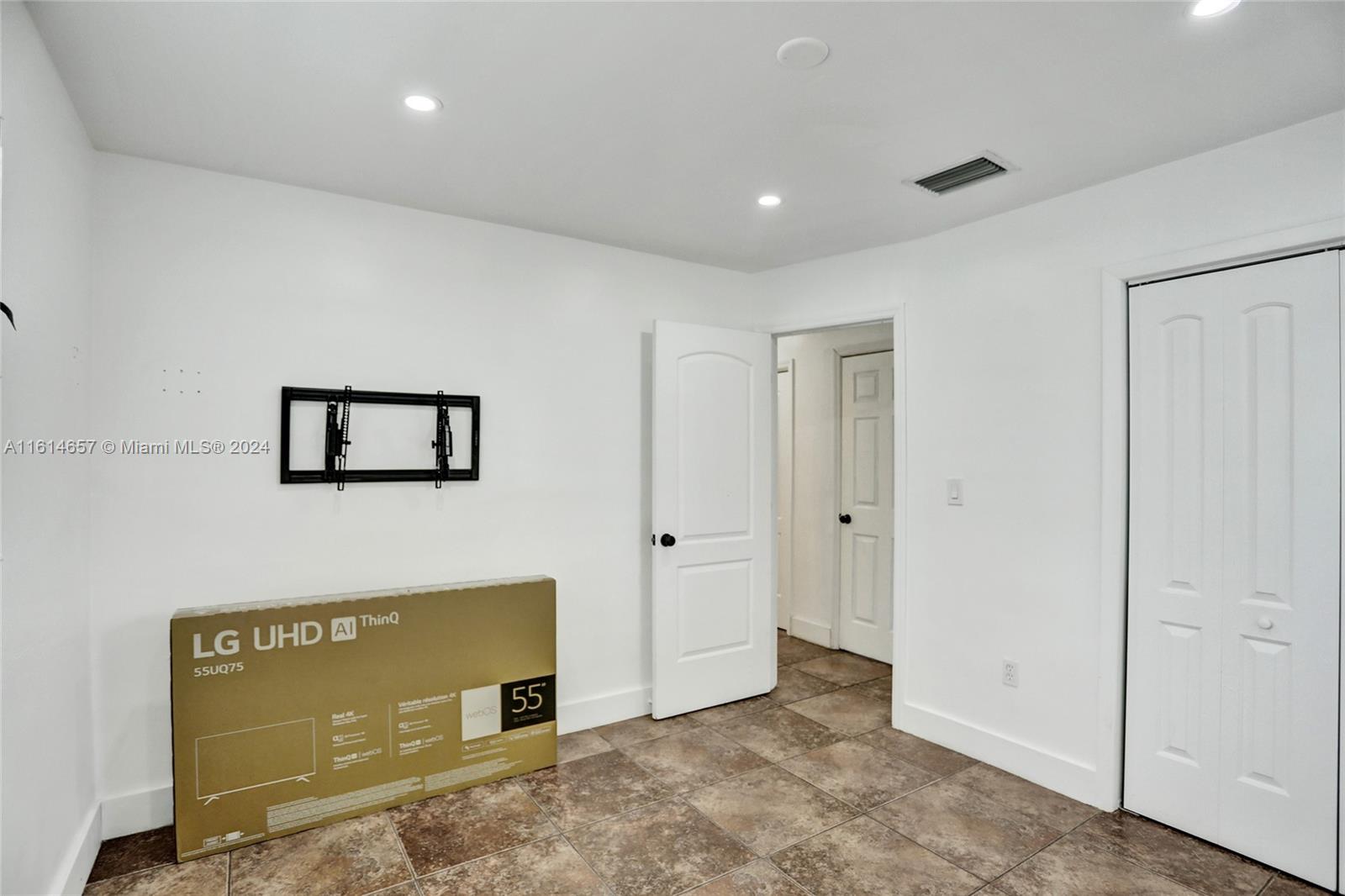 2761 Southwest 92nd Place Miami, FL 33165 - Photo 41 of 60