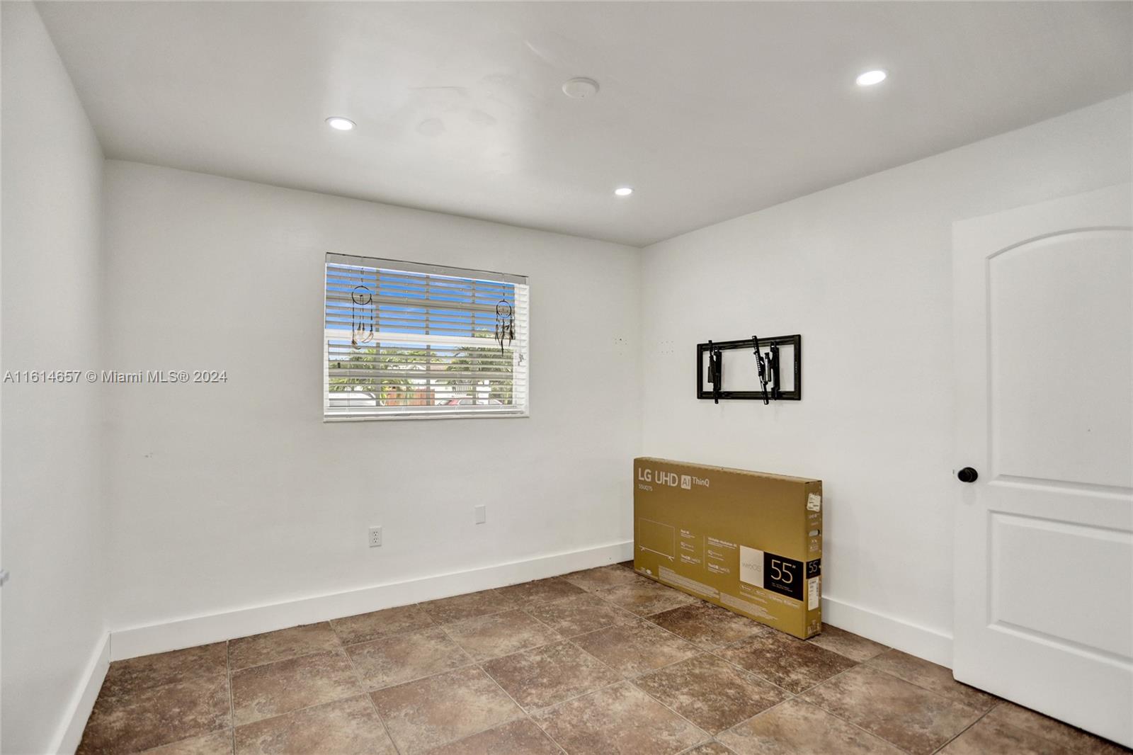 2761 Southwest 92nd Place Miami, FL 33165 - Photo 43 of 60