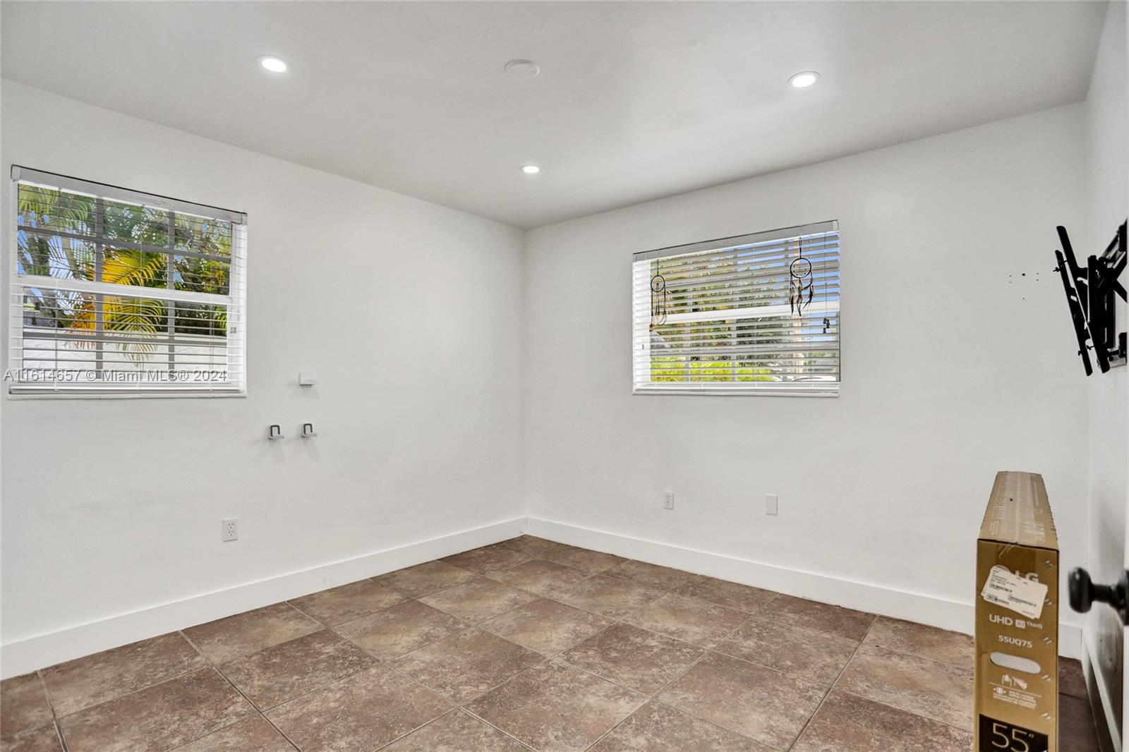 2761 Southwest 92nd Place Miami, FL 33165 - Photo 44 of 60