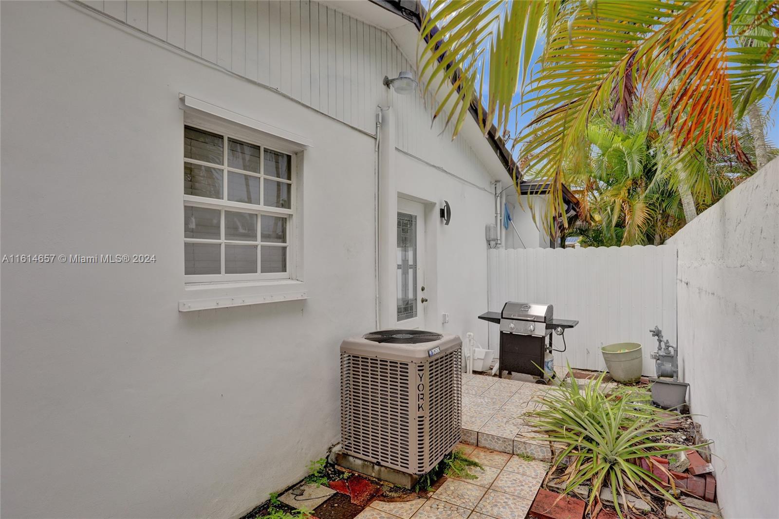 2761 Southwest 92nd Place Miami, FL 33165 - Photo 54 of 60