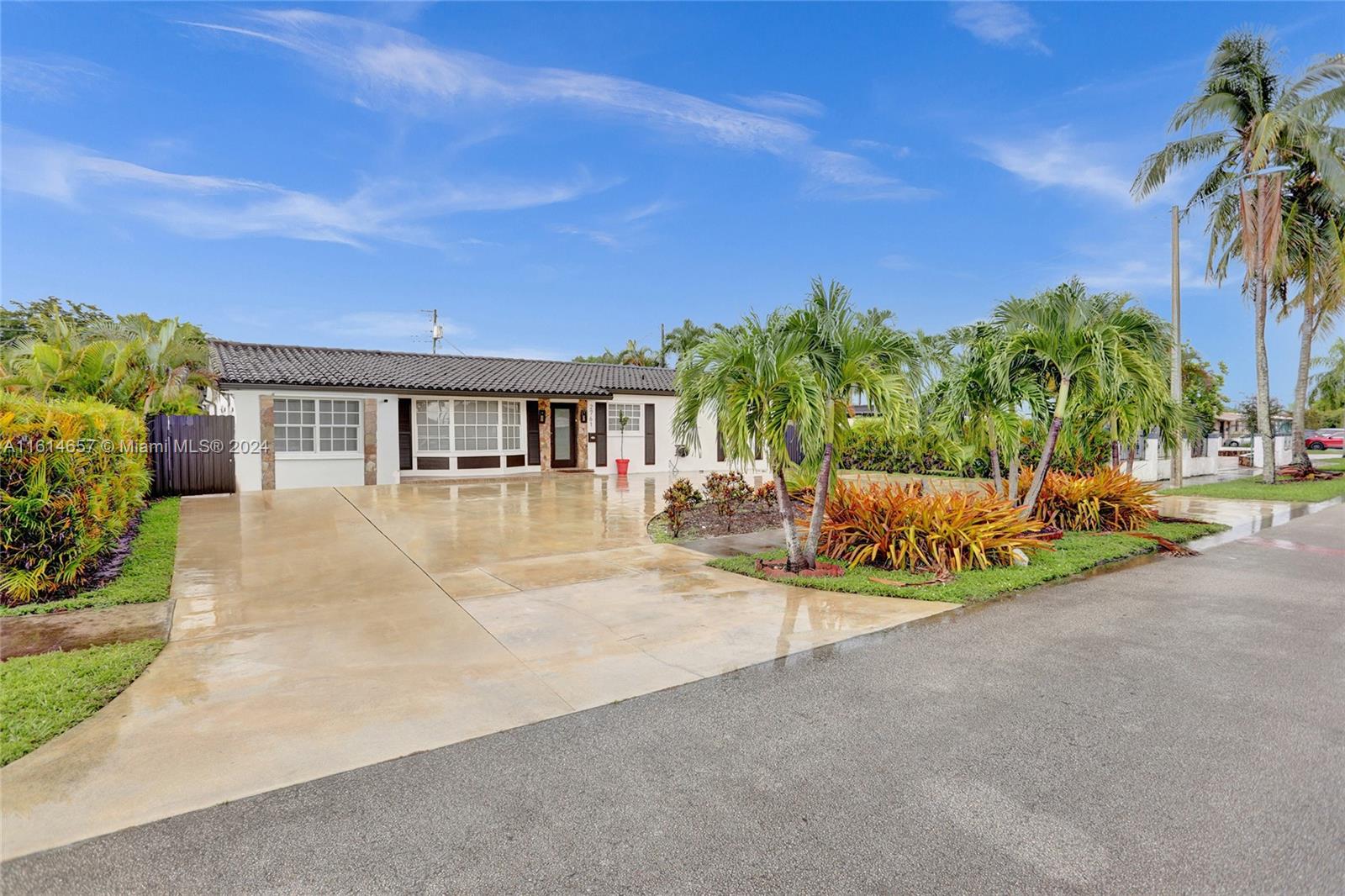 2761 Southwest 92nd Place Miami, FL 33165 - Photo 6 of 60