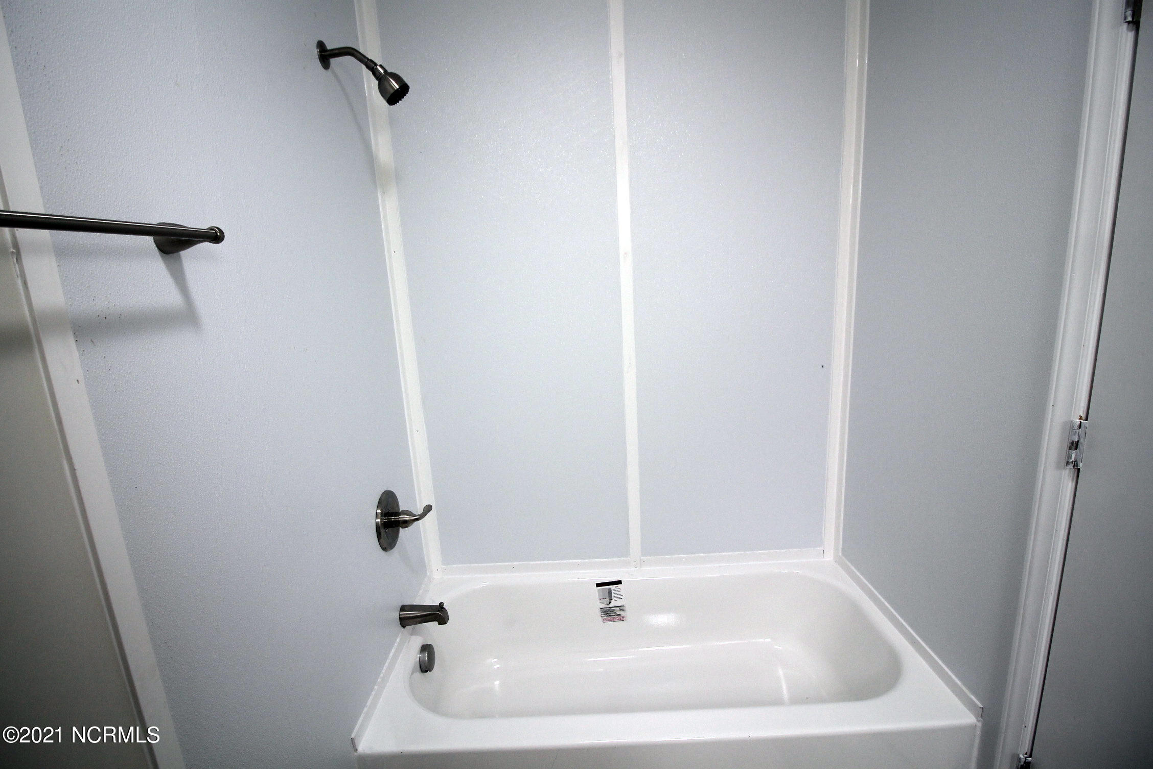 357 Pike Road Pantego, NC 27860 - Photo 17 of 24 SECOND BATH TUB