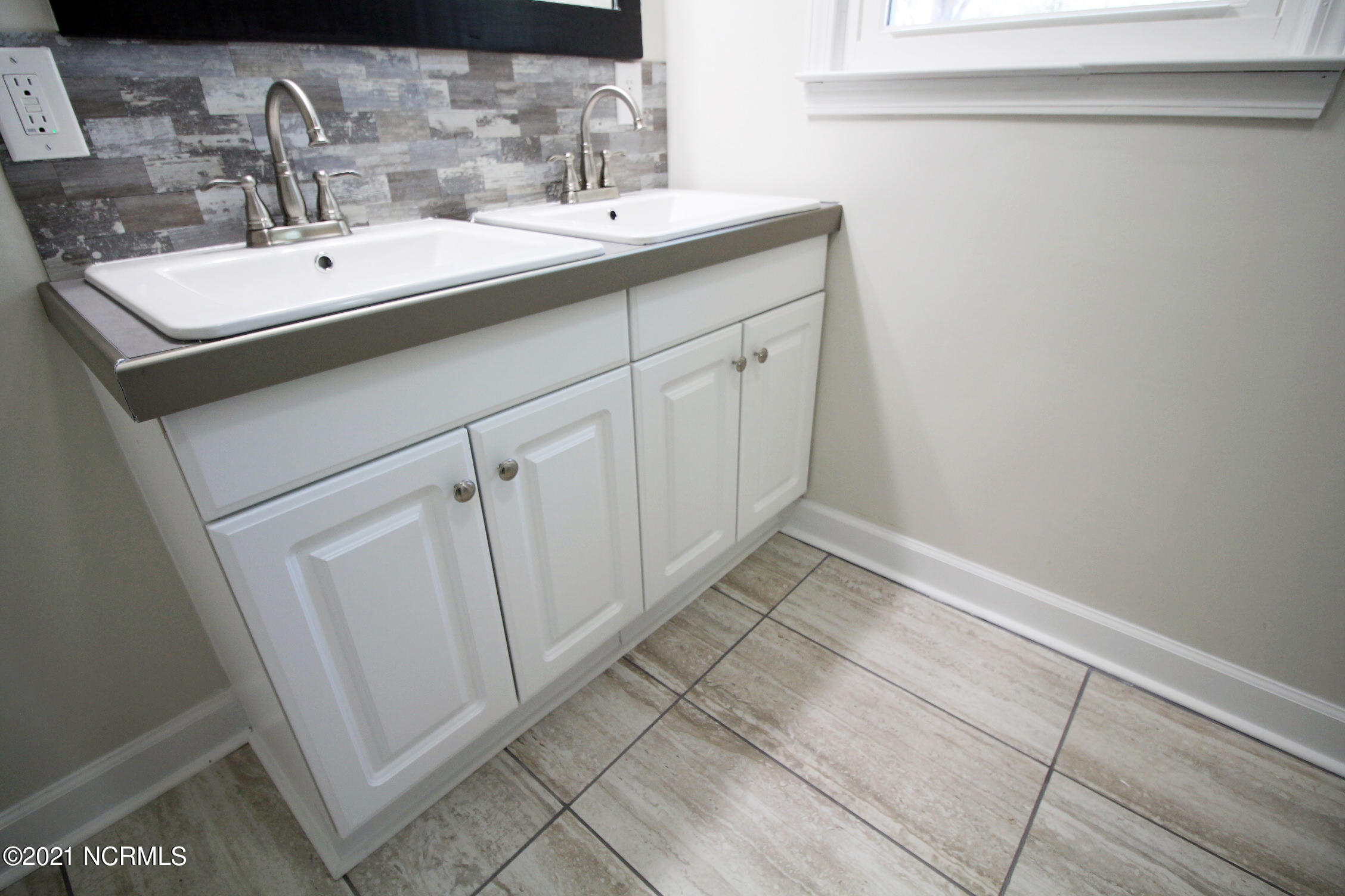 357 Pike Road Pantego, NC 27860 - Photo 10 of 24 MASTER BATH1