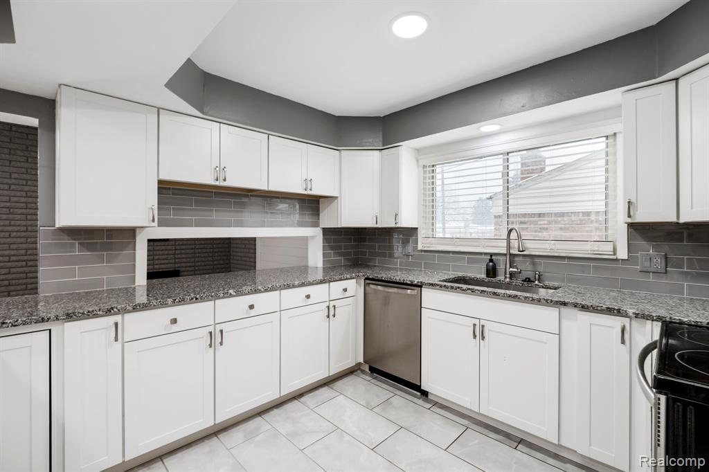 2651 Common Road Warren, MI 48092 - Photo 7 of 28