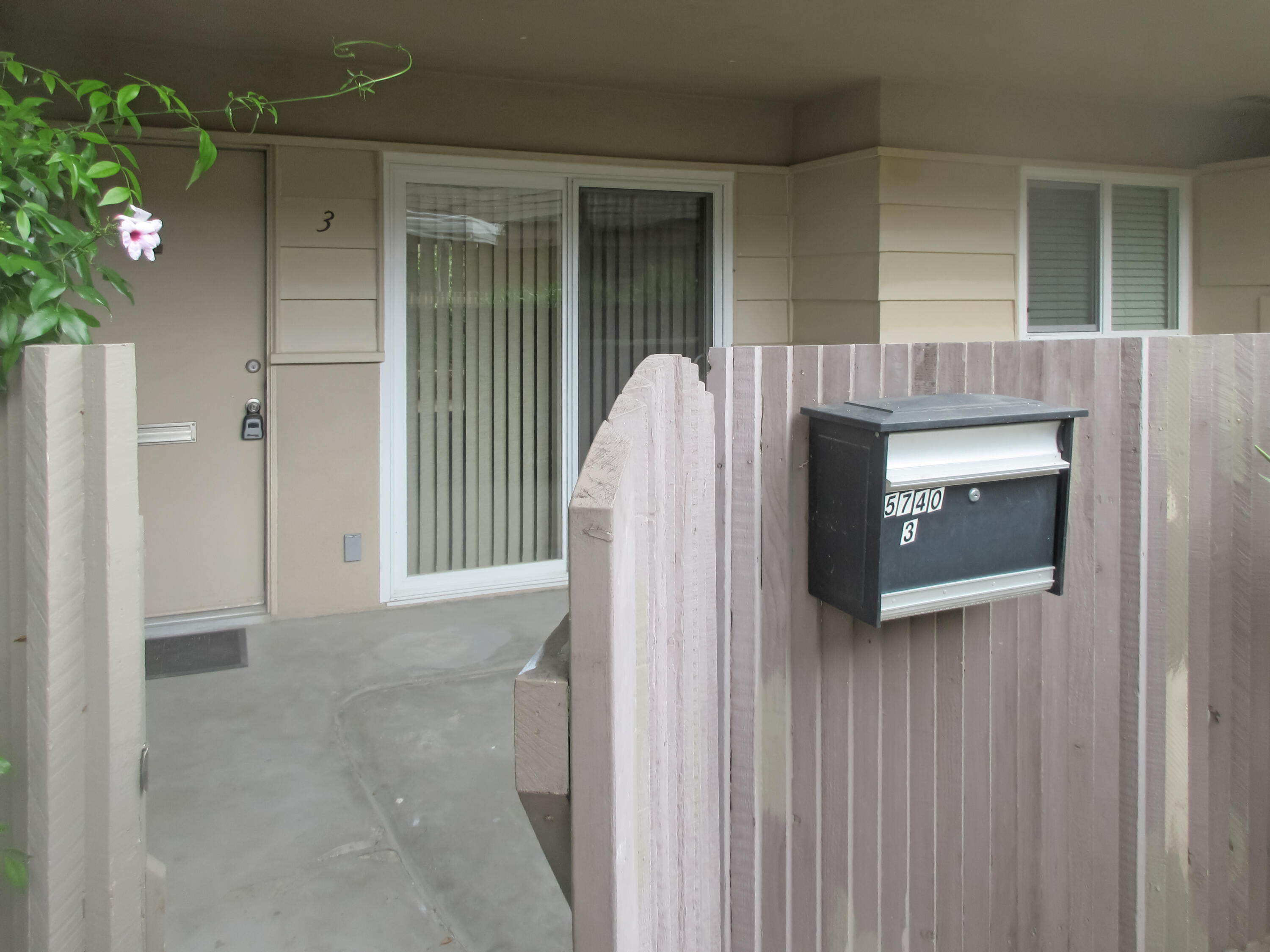 5740 Encina Road, Unit 3 Goleta, CA 93117 - Photo 2 of 23 a view of living room and front door