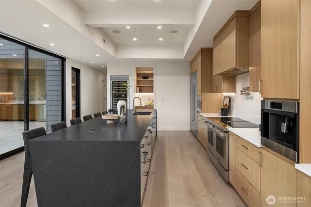 $7,750,000 | 7626 Northeast 10th Street, Medina, WA 98039