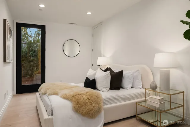 $7,750,000 | 7626 Northeast 10th Street, Medina, WA 98039