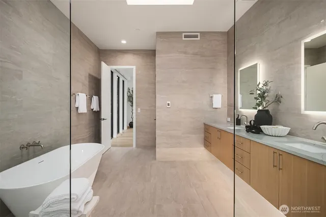 $7,750,000 | 7626 Northeast 10th Street, Medina, WA 98039