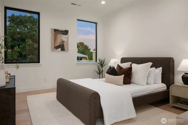 $7,750,000 | 7626 Northeast 10th Street, Medina, WA 98039