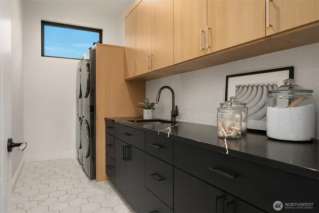 $7,750,000 | 7626 Northeast 10th Street, Medina, WA 98039