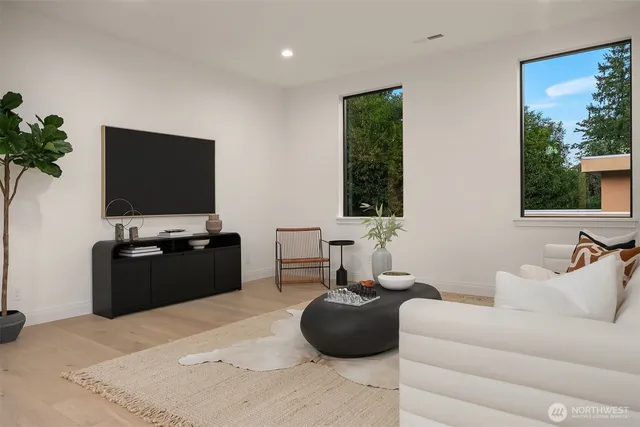 $7,750,000 | 7626 Northeast 10th Street, Medina, WA 98039