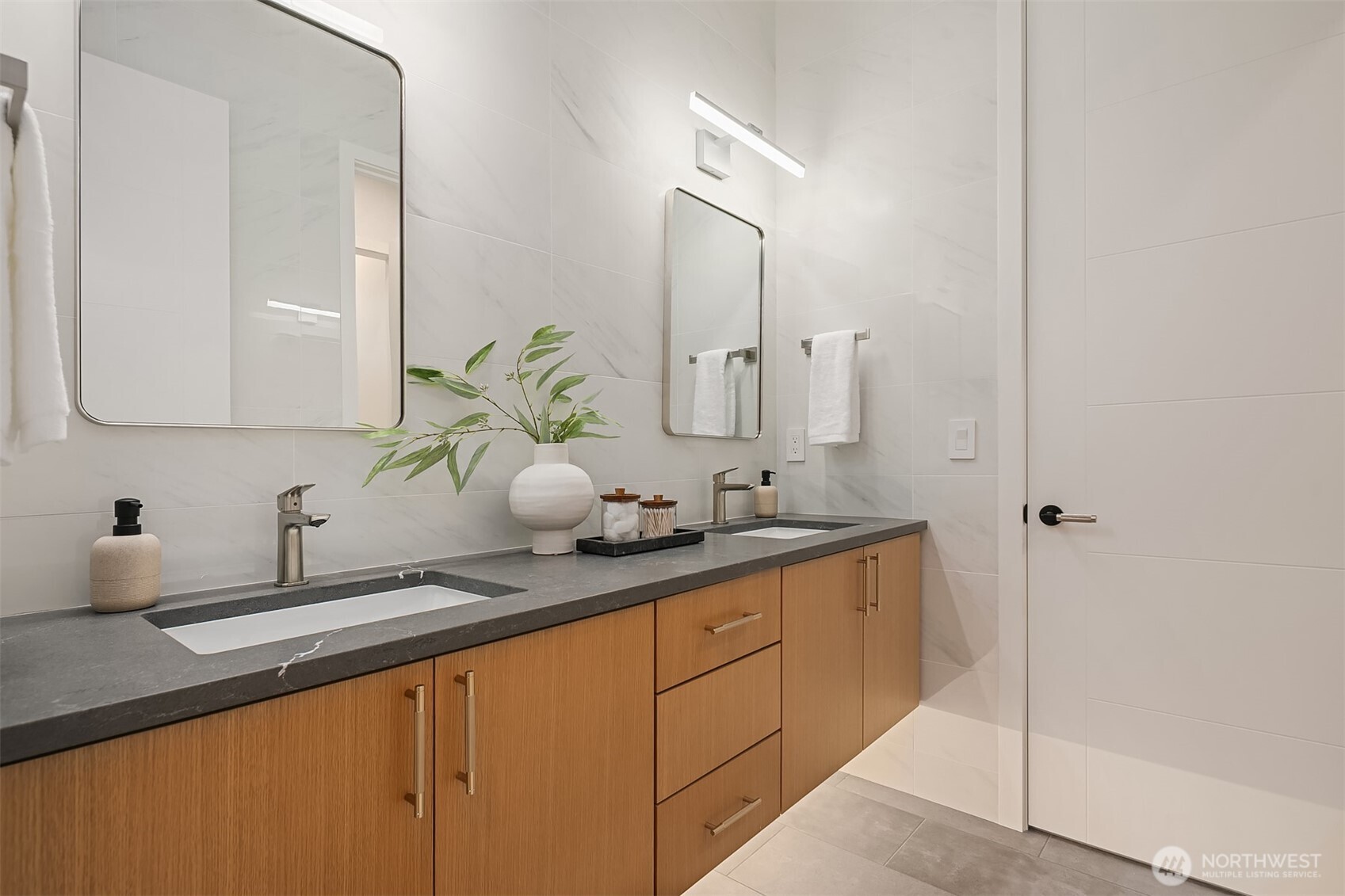 7626 Northeast 10th Street Medina, WA 98039 - Photo 30 of 40 a bathroom with a sink and mirror