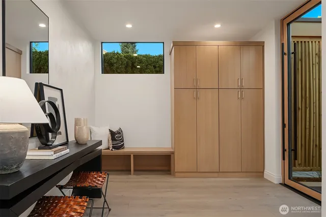 $7,750,000 | 7626 Northeast 10th Street, Medina, WA 98039