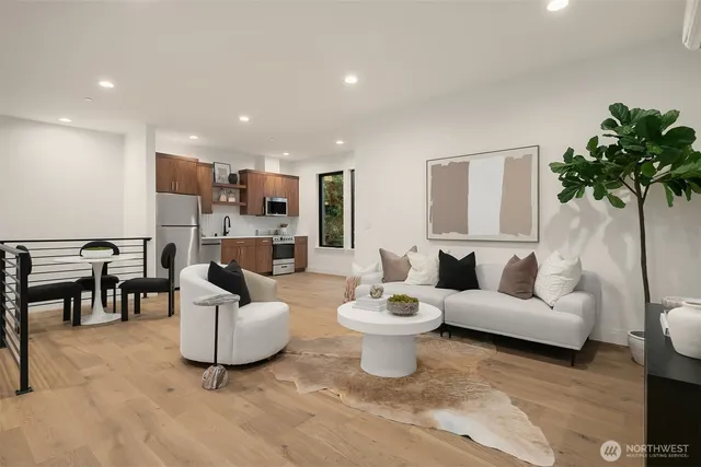 $7,750,000 | 7626 Northeast 10th Street, Medina, WA 98039