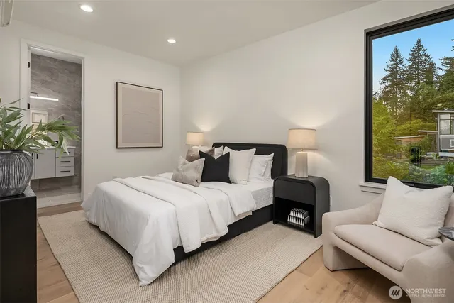 $7,750,000 | 7626 Northeast 10th Street, Medina, WA 98039