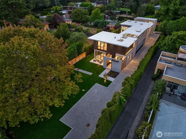 $7,750,000 | 7626 Northeast 10th Street, Medina, WA 98039