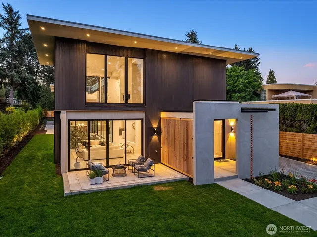 $7,750,000 | 7626 Northeast 10th Street, Medina, WA 98039