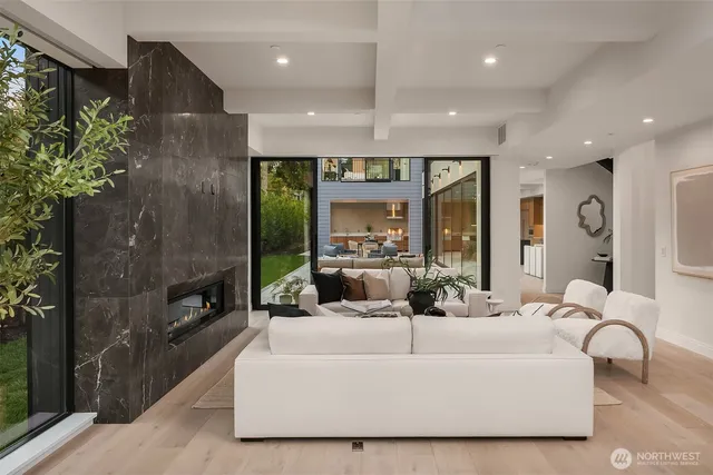 $7,750,000 | 7626 Northeast 10th Street, Medina, WA 98039