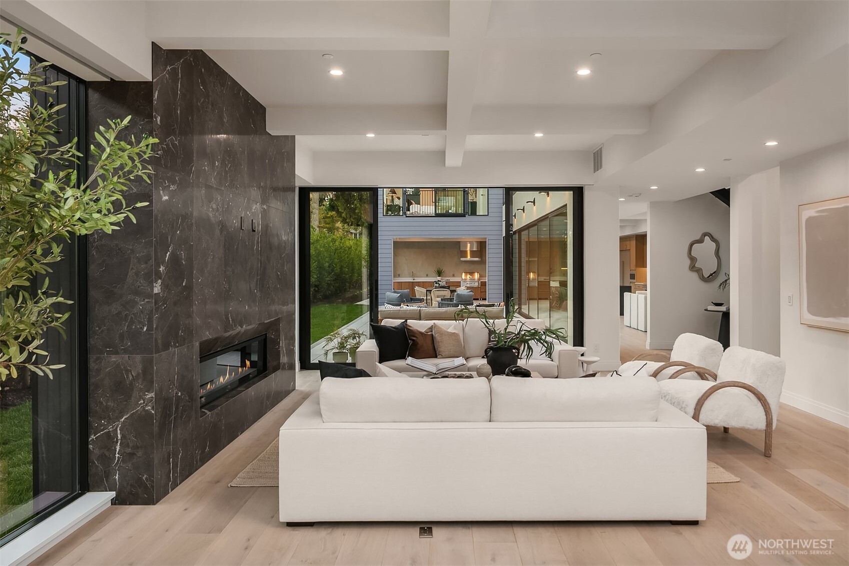 7626 Northeast 10th Street Medina, WA 98039 - Photo 4 of 40