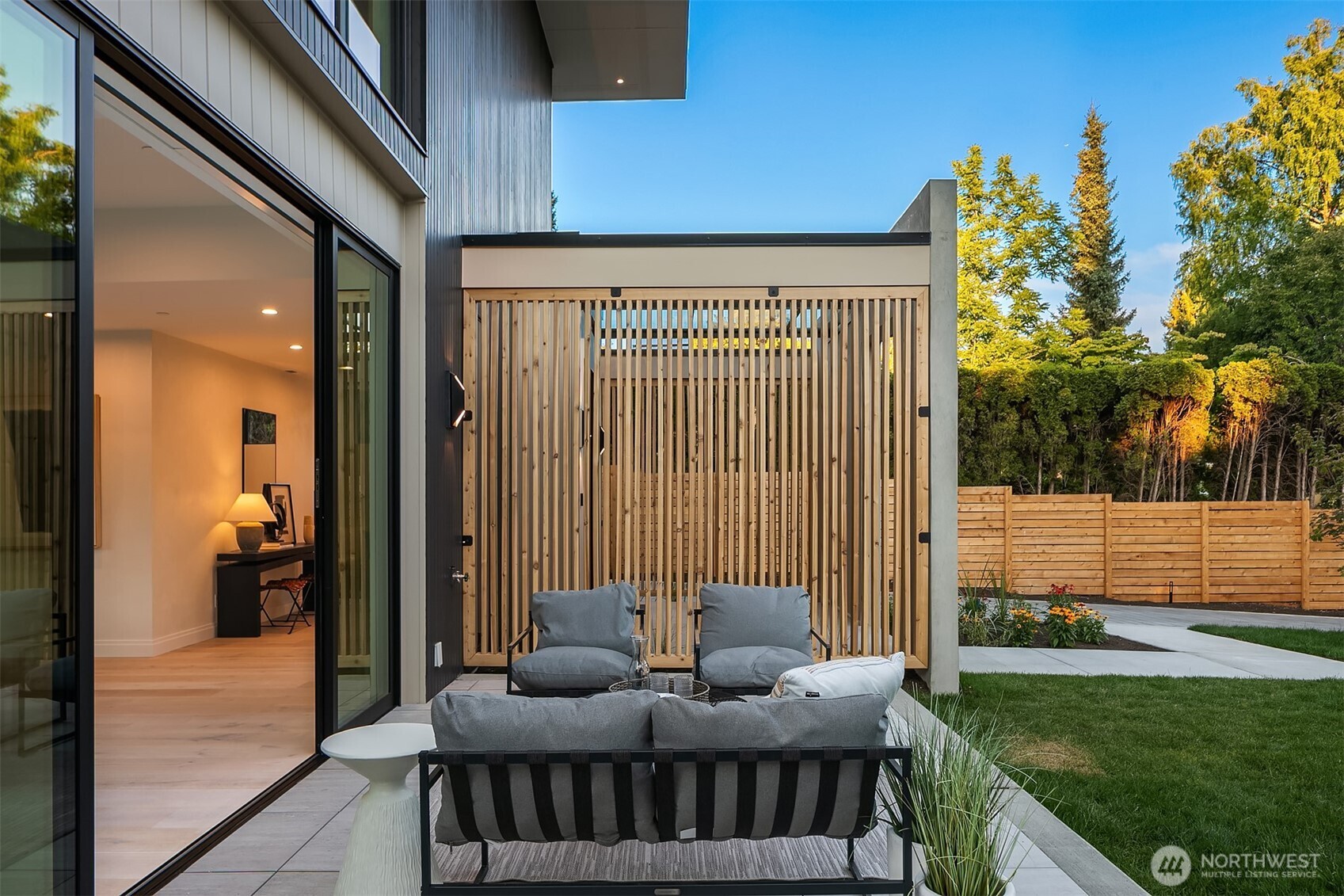 7626 Northeast 10th Street Medina, WA 98039 - Photo 7 of 40 a outdoor living space with furniture