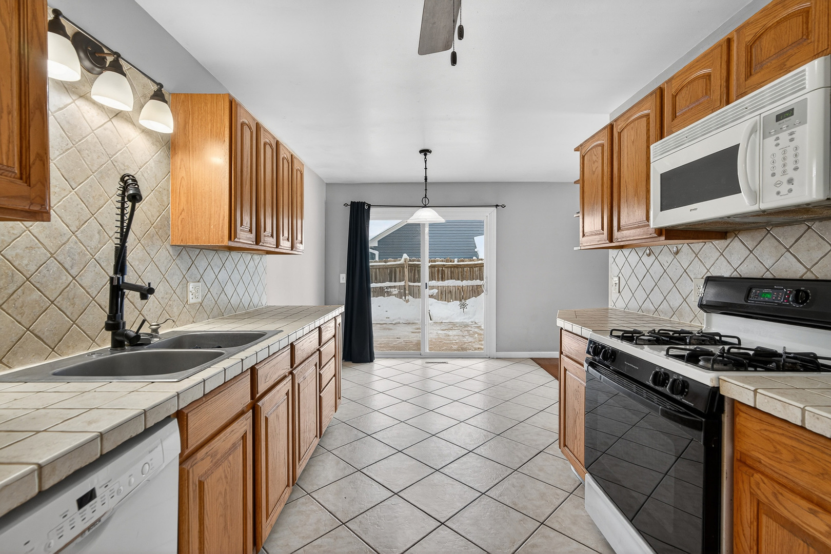 73 Ingleshire Road Montgomery, IL 60538 - Photo 9 of 22 a kitchen that has a sink and a stove