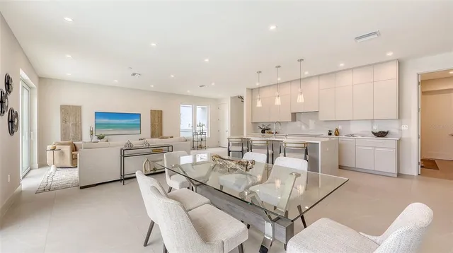 $1,695,000 | 2590 Floyd Street, Sarasota, FL 34239