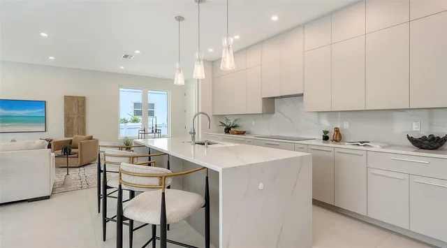 $1,695,000 | 2590 Floyd Street, Sarasota, FL 34239