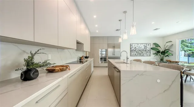 $1,695,000 | 2590 Floyd Street, Sarasota, FL 34239