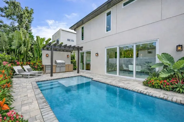 $1,695,000 | 2590 Floyd Street, Sarasota, FL 34239