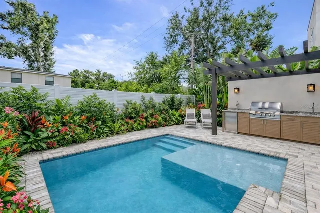 $1,695,000 | 2590 Floyd Street, Sarasota, FL 34239