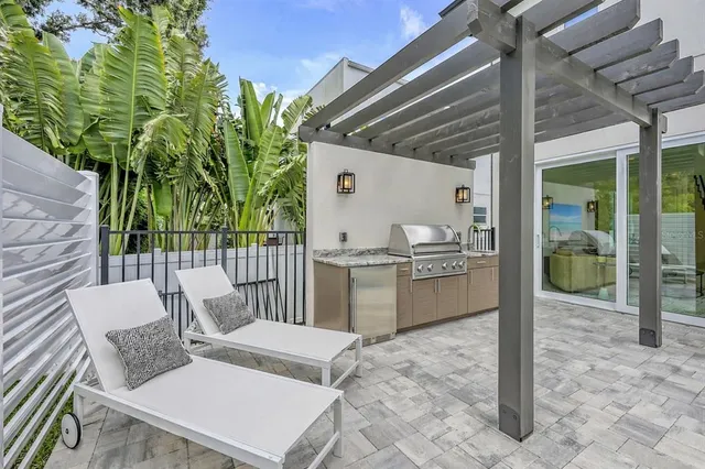 $1,695,000 | 2590 Floyd Street, Sarasota, FL 34239