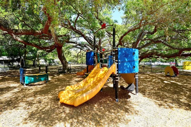 $1,695,000 | 2590 Floyd Street, Sarasota, FL 34239