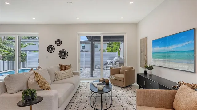 $1,695,000 | 2590 Floyd Street, Sarasota, FL 34239