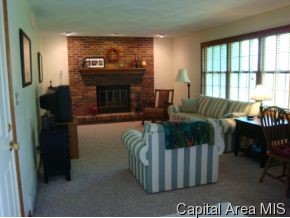 2524 Wydown Avenue Springfield, IL 62704 - Photo 5 of 11 Gallery Image 5