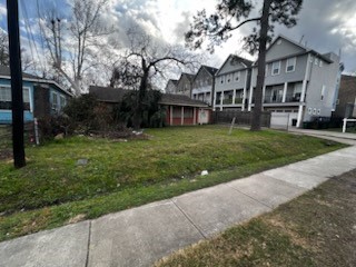 1240 West 26th Street Houston, TX 77008 - Photo 4 of 6 a front view of house with yard and green space