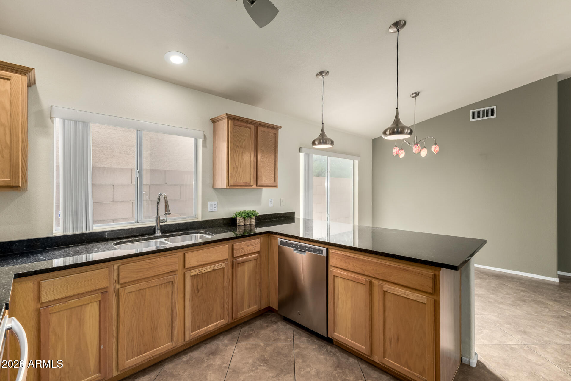 20418 North 30th Way Phoenix, AZ 85050 - Photo 4 of 28 21 30th