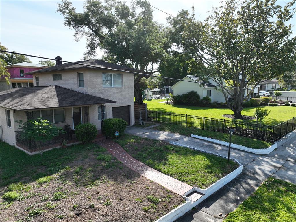 2515 North Riverside Drive Tampa, FL 33602 - Photo 13 of 19 a view of house with garden space and sitting area