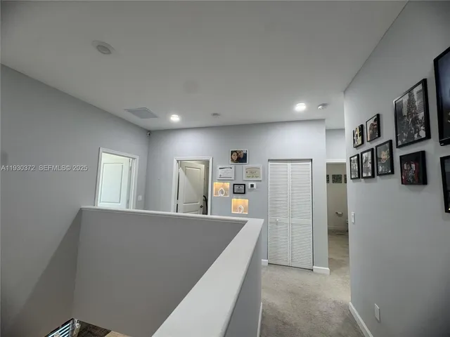 a en suite bathroom with a double vanity sink and mirror