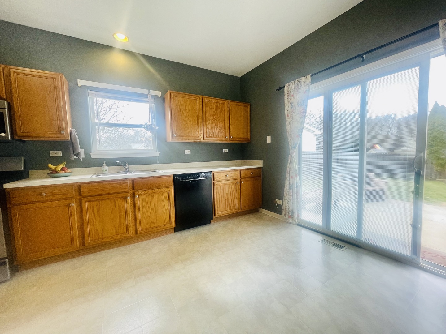 367 Willow Road Lakemoor, IL 60051 - Photo 8 of 31 Gallery Image 8